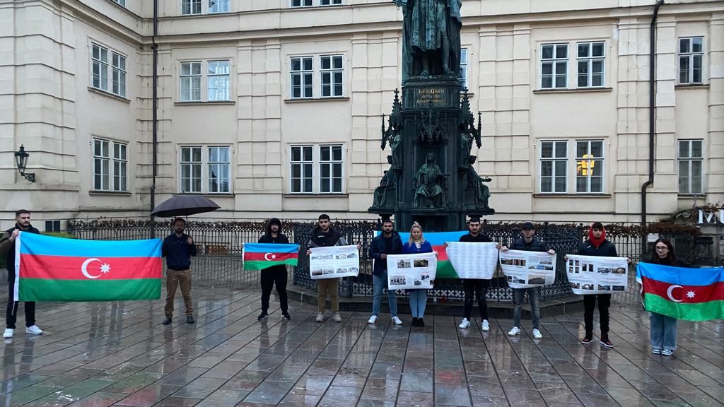 В Праге азербайджанская община провела пикет 
