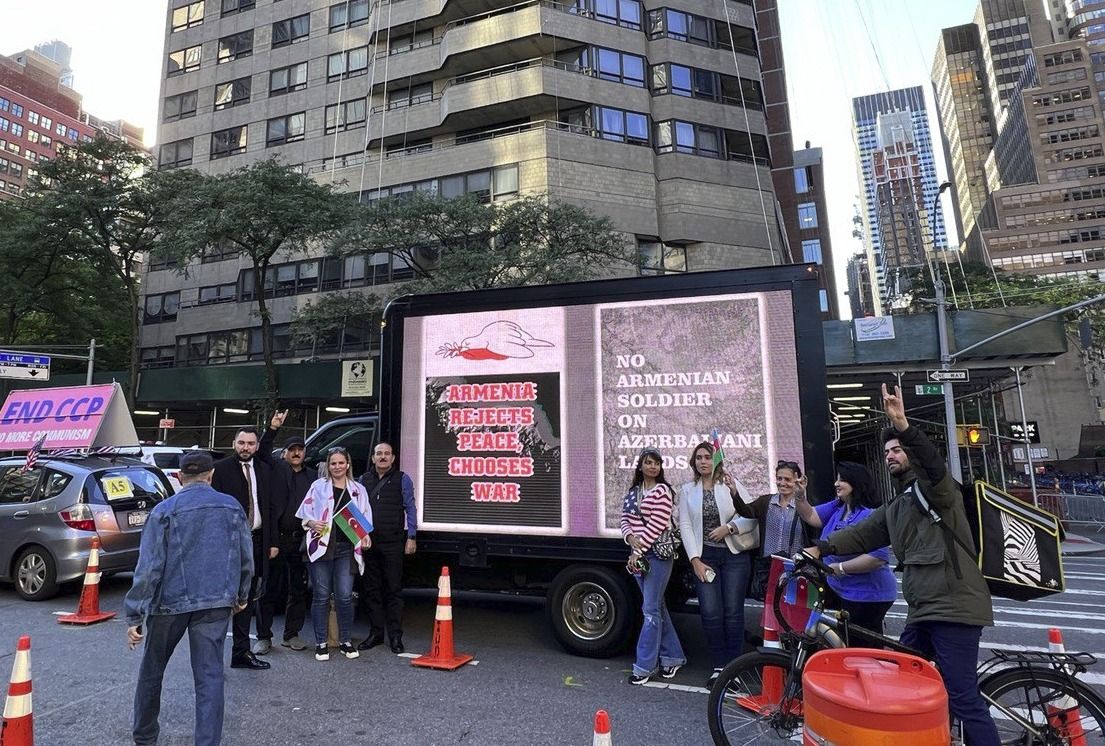 Azerbaijani community of New York city protests against Armenian provocations in front of UN headquarters