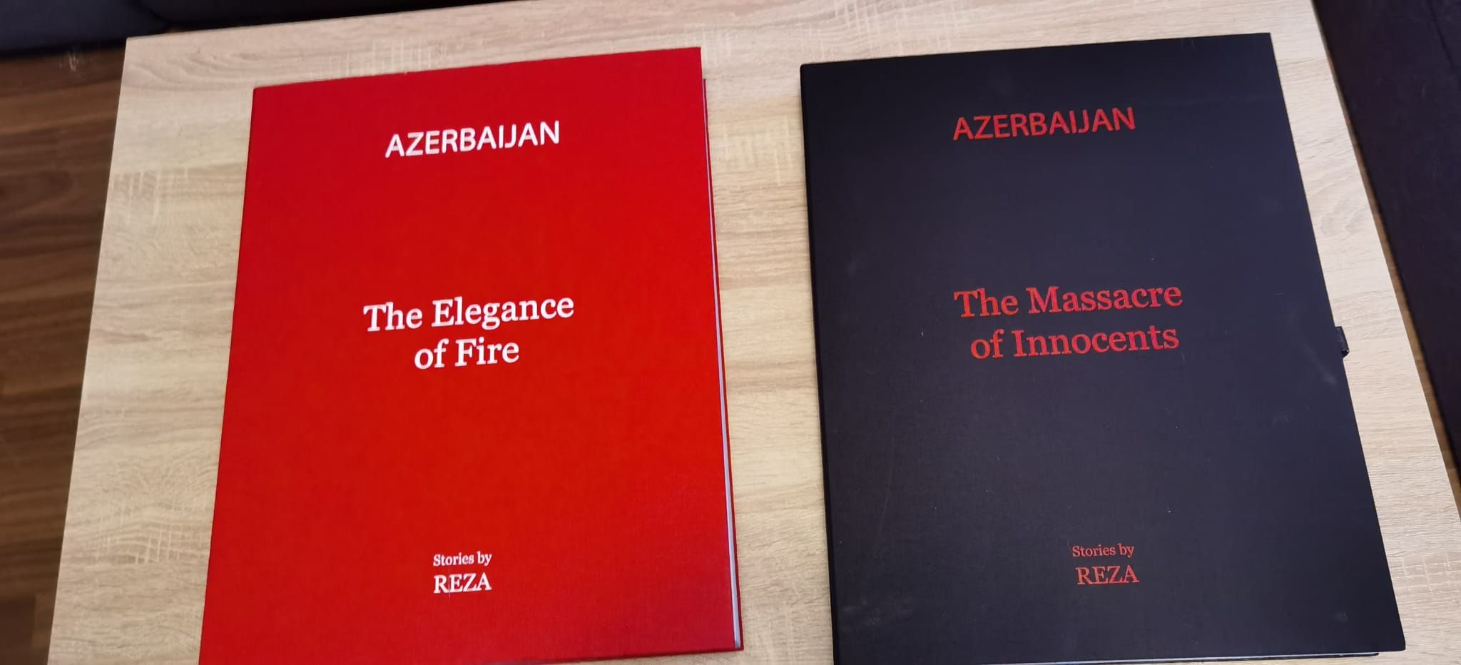 Çexiya parlamentinin kitabxanasına Reza Deqatinin 20 Yanvar haqqında kitabları təqdim edilib