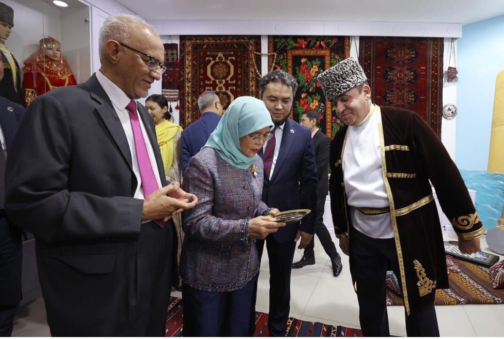 Sinqapur Prezidenti Astana Dostluq Evindəki Azərbaycan Mərkəzini ziyarət edib