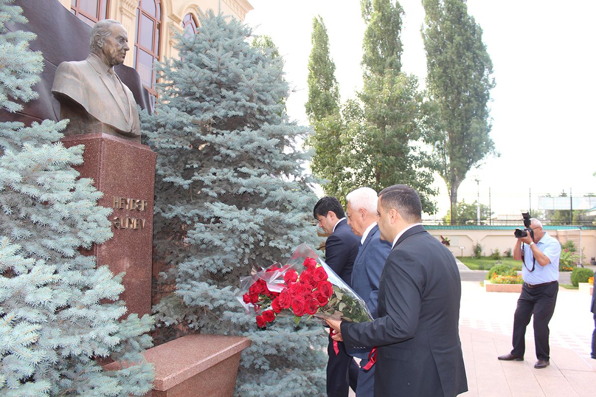 В Ташкенте проведены мероприятия, посвященные 100-летнему юбилею Гейдара Алиева 