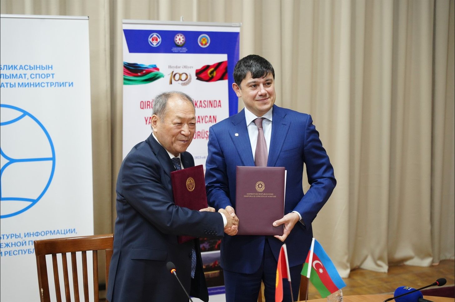 Подписан Меморандум о взаимопонимании между Государственным комитетом по работе с диаспорой и Ассамблеей народа Кыргызстана