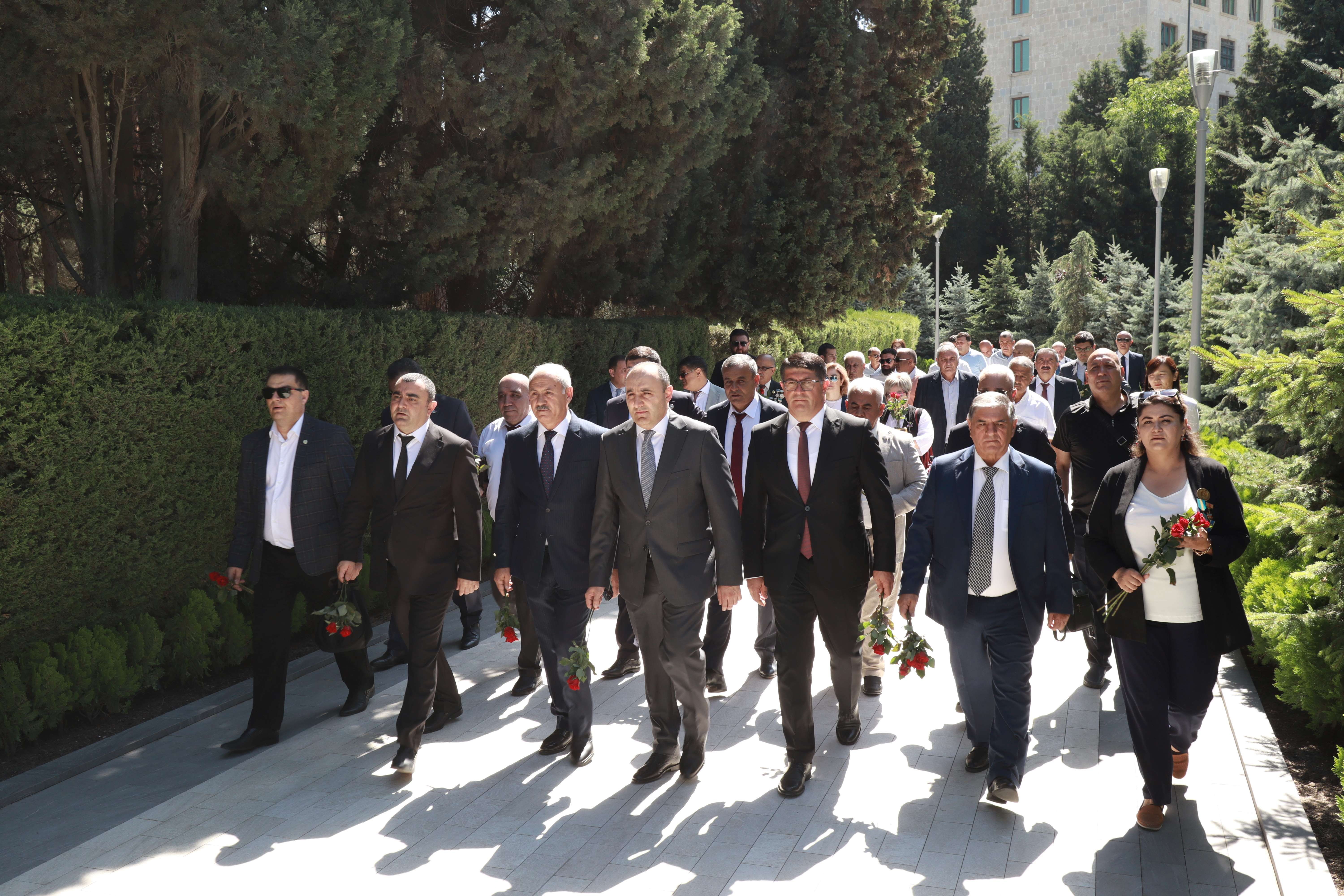 Представители нашей диаспоры, осуществляющей деятельность в Казахстане, посетили Аллею почетного захоронения и Шехидляр хиябаны