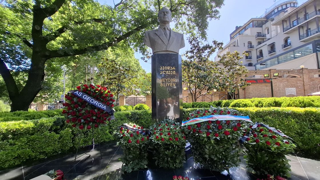 Ümummilli Lider Heydər Əliyevin anadan olmasının 102-ci ildönümü Tbilisidə qeyd edilib