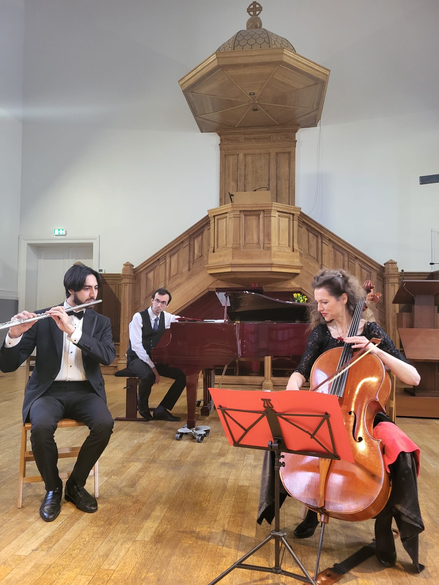Parisdə “Duo Avey” musiqi qrupuna böyük maraq