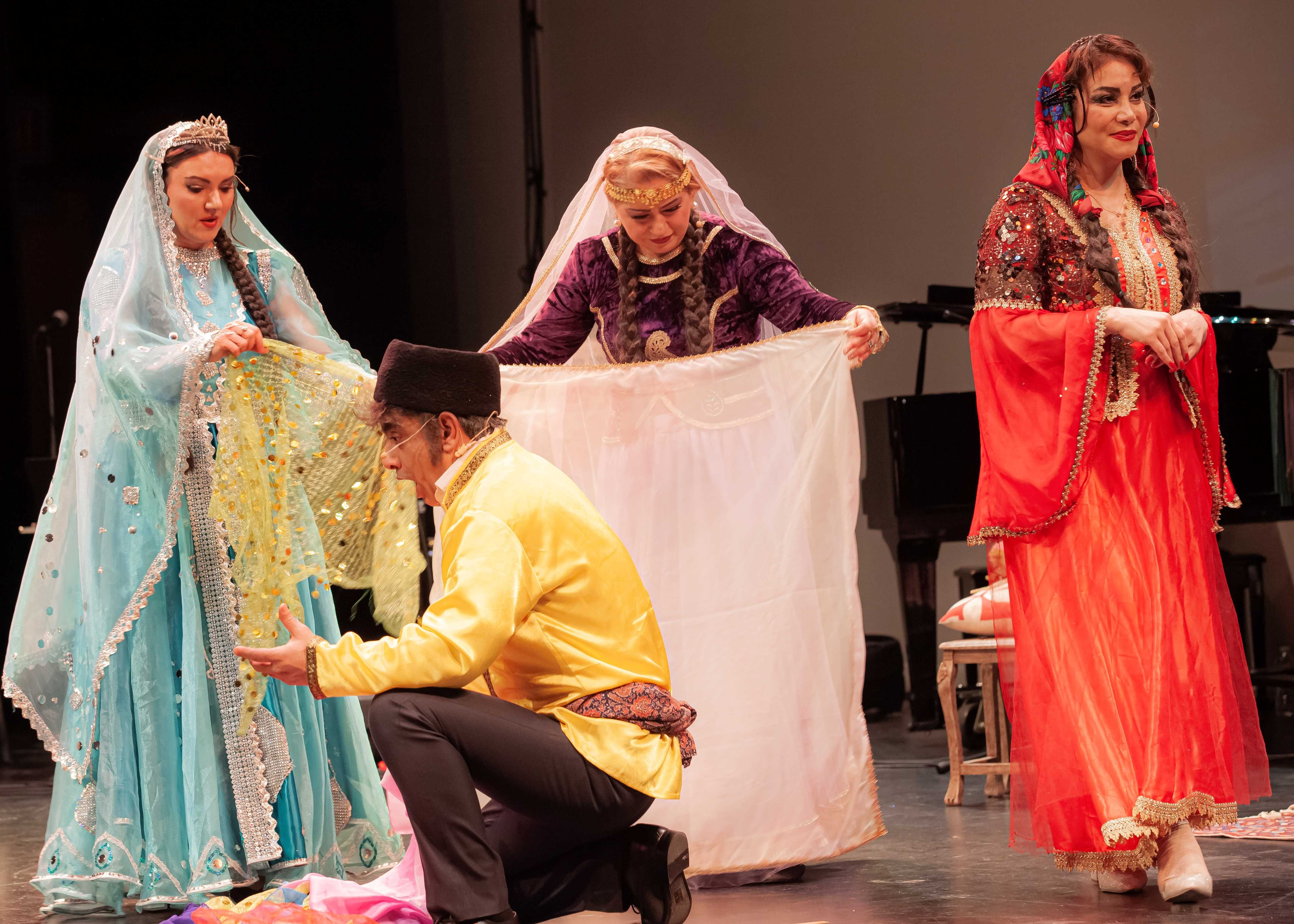 “Arshin mal alan” on the Vancouver stage