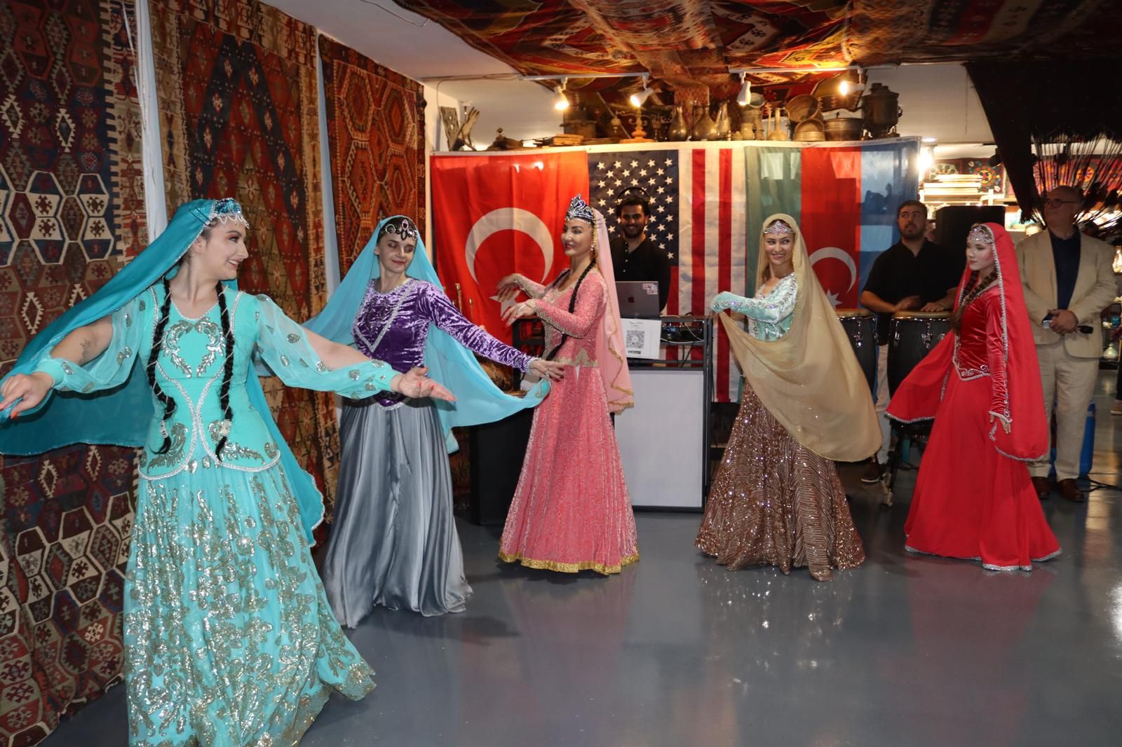 Ostində Azərbaycanın zəngin mədəni irsi nümayiş olunub