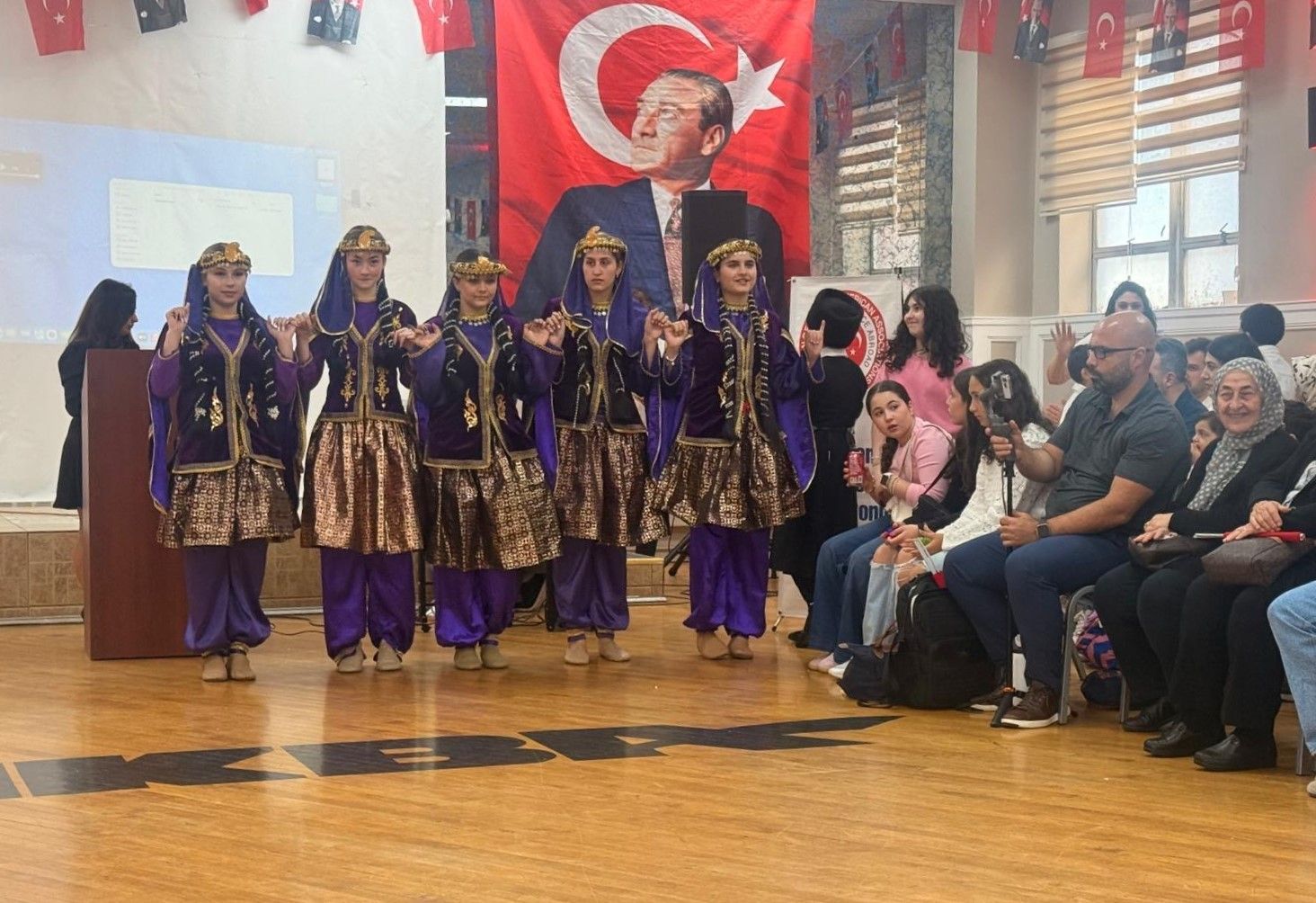 Nyu Cersidə keçirilən festivalda Azərbaycan rəqsləri