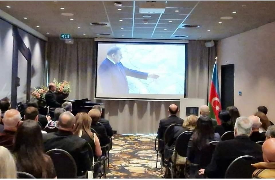 Niderlandda Ümummilli Lider Heydər Əliyevin misilsiz xidmətlərindən danışılıb