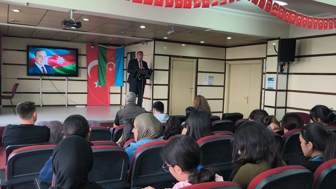 İğdırda Ümummilli Lider Heydər Əliyevin əziz xatirəsi anılıb