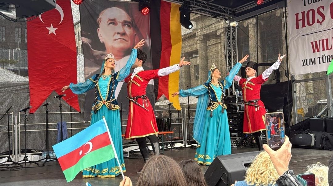 Ştutqartda Azərbaycan stendinə və milli rəqslərimizə xüsusi maraq olub