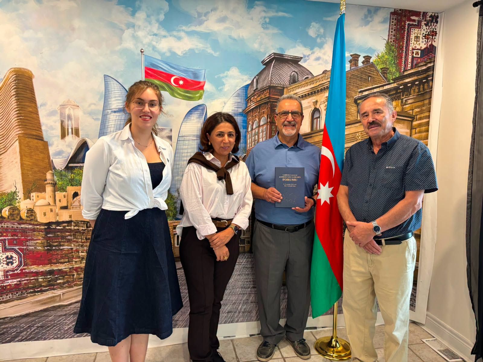 Feridun Həmdullahpur Kanada Azərbaycan Evinin qonağı olub