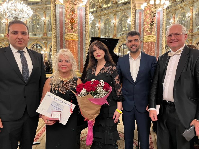Əməkdar artist Adilə Əliyeva Parisdə platin medalla təltif olunub